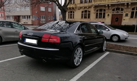 Audi_A8_01